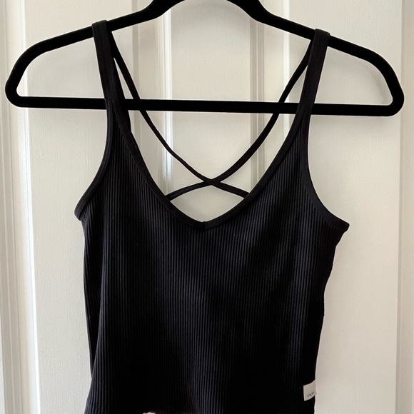 Vuori - Rib Crop Tank - Picture 2 of 3